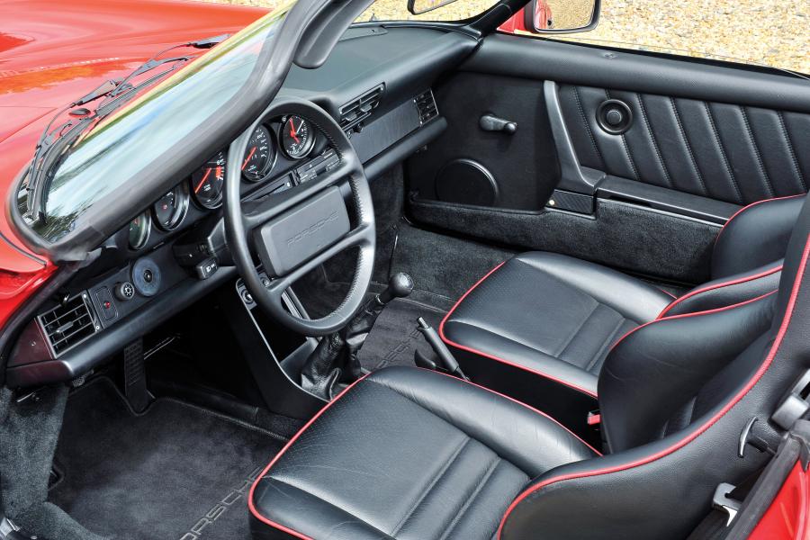 Интерьер Porsche 911 Carrera Speedster (911) 1989 года  (фото 4 из 59)